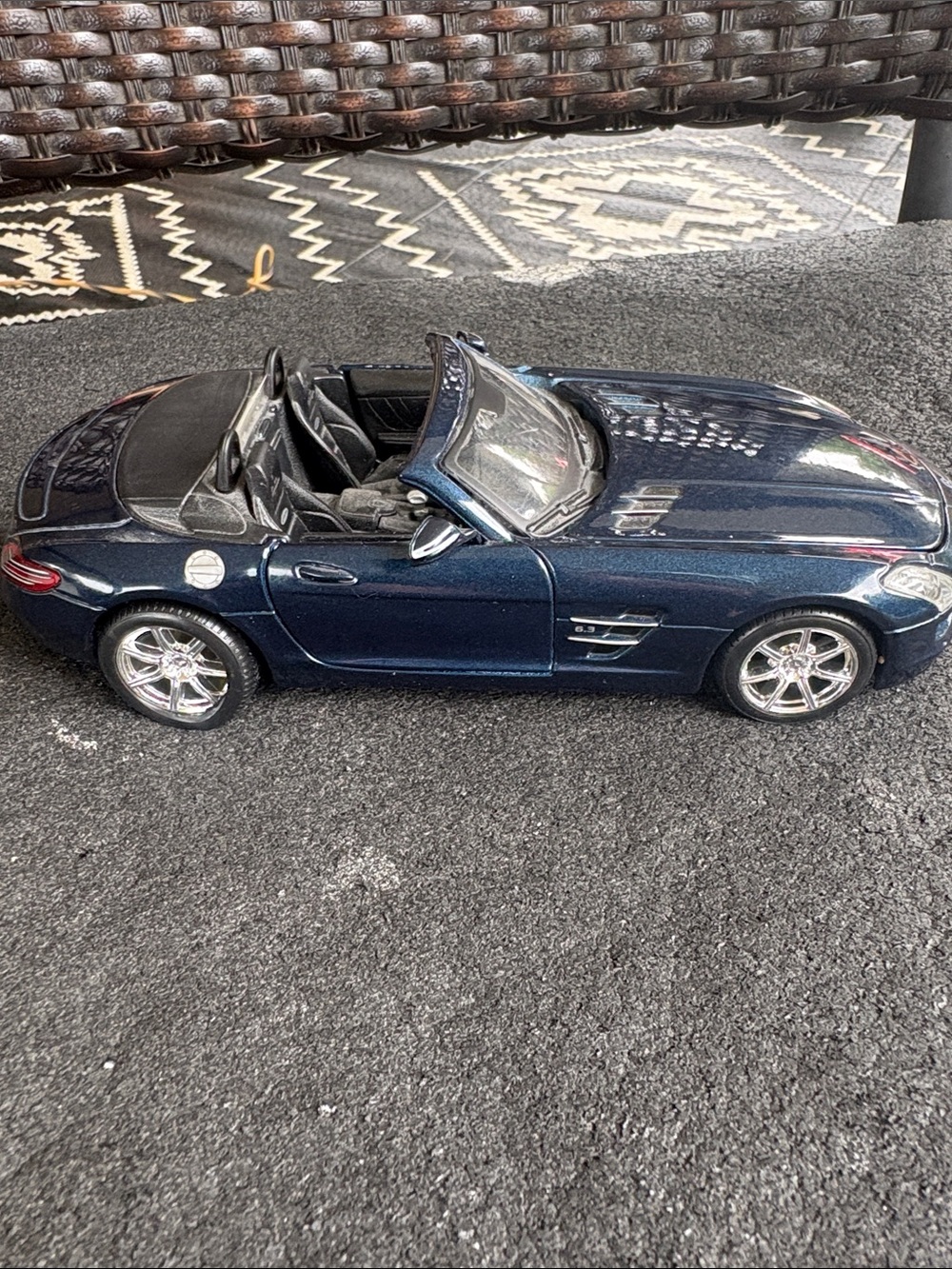 Maisto Die-Cast Mercedes Benz Convertible Model - Dark Blue